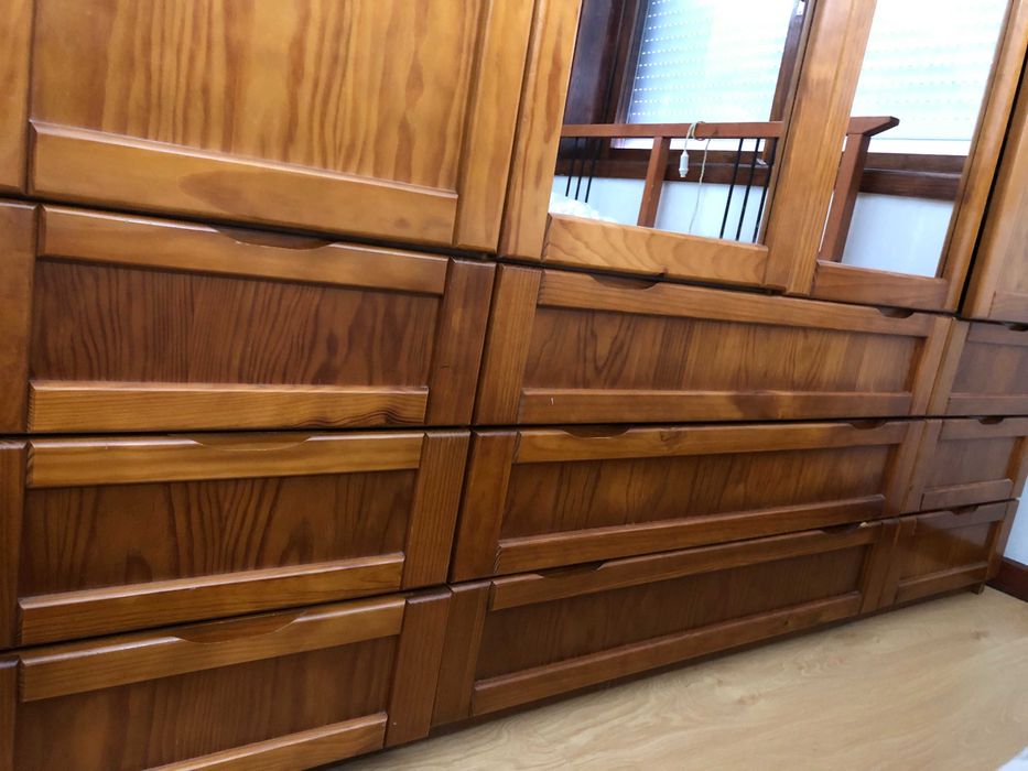 Roupeiro Elegante, Moderno e Como Novo! OPORTUNIDADE IMPERDÍVEL!