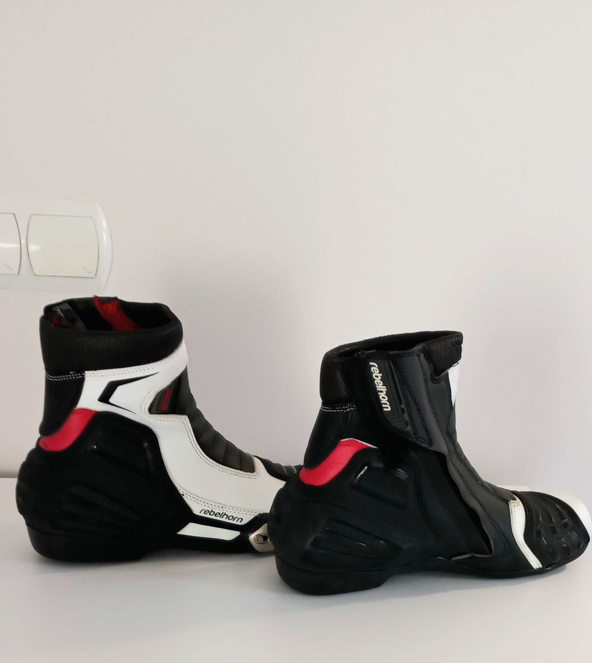 Buty motocyklowe męskie krótkie Rebelhorn Fuel czarny/biały r.42