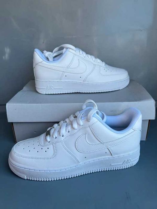 Białe trampki Nike, rozmiar 39