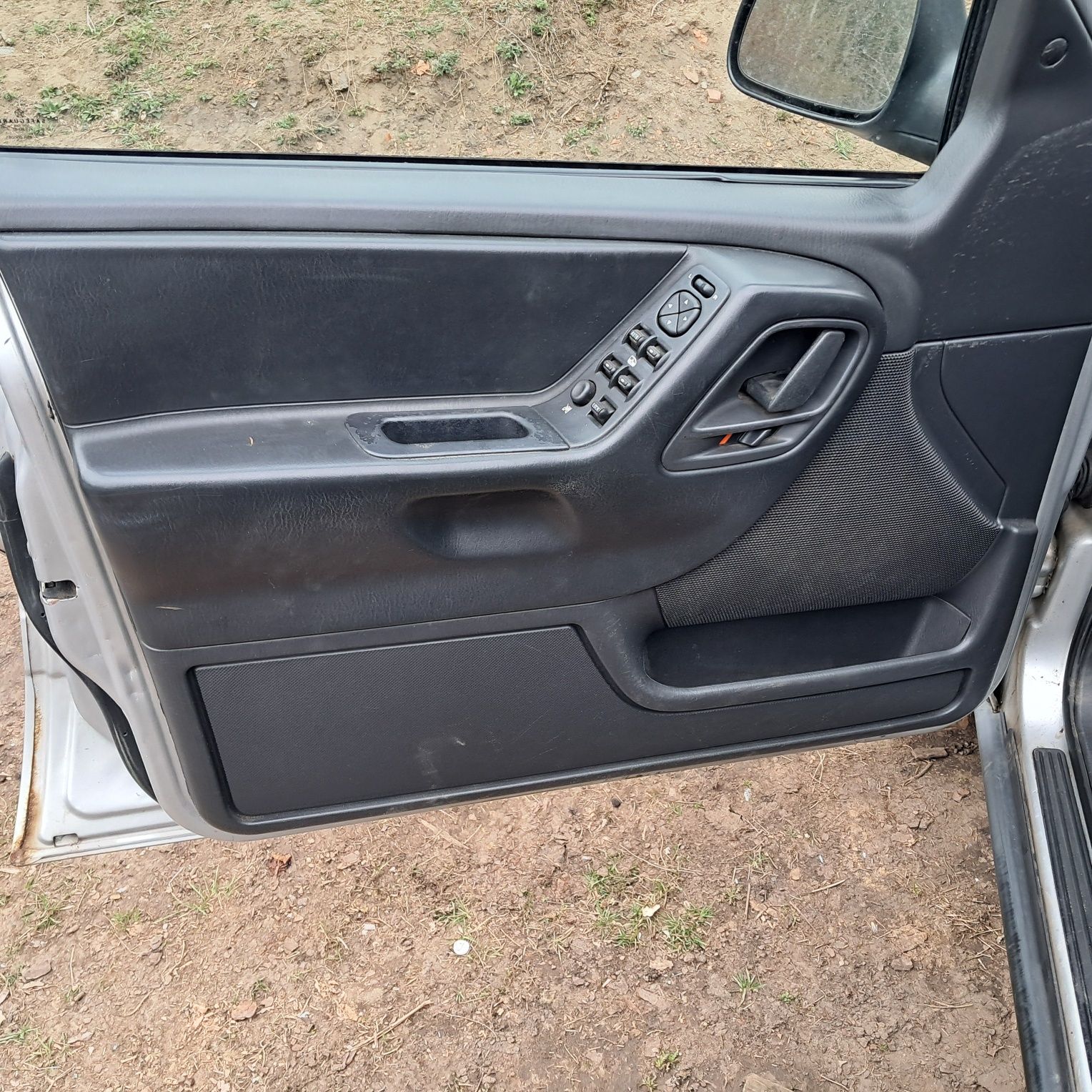 Fotele boczki jeep Grand Cherokee wj 4.7