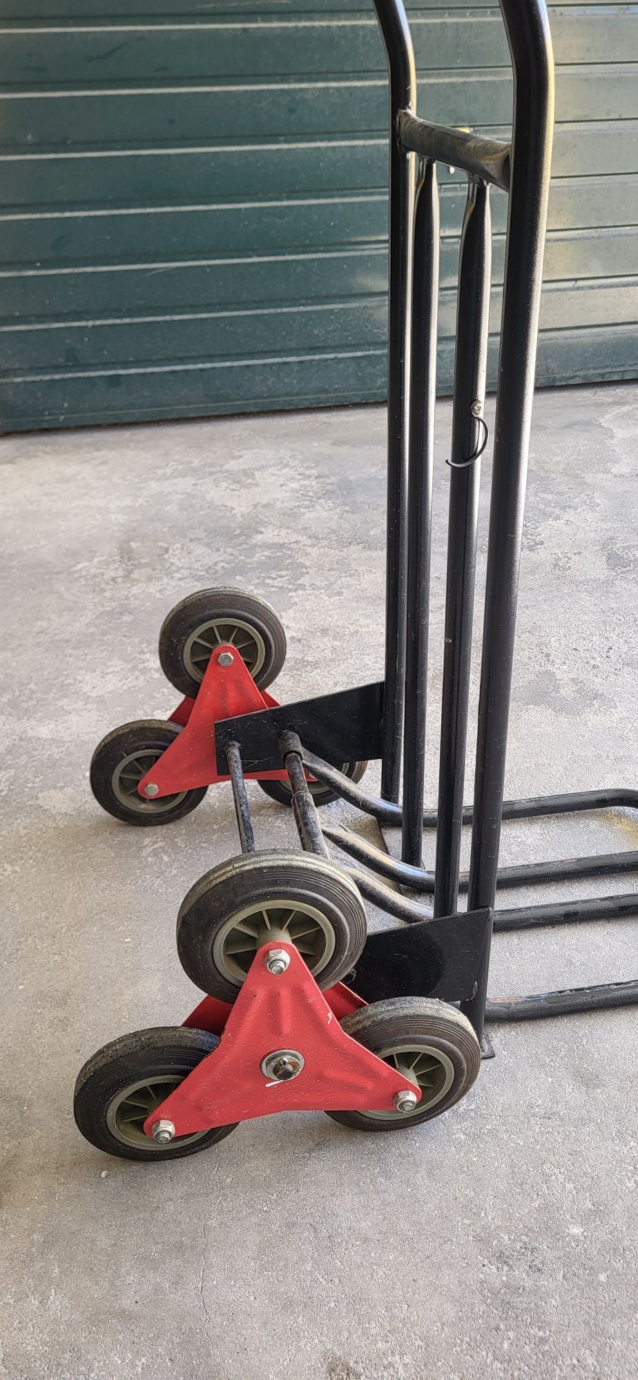 Carrinho de carga com pouco uso
