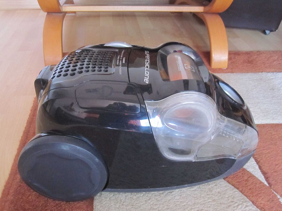 Odkurzacze-Zelmer Elf2 1400W /Electrolux bezworkowy 750W