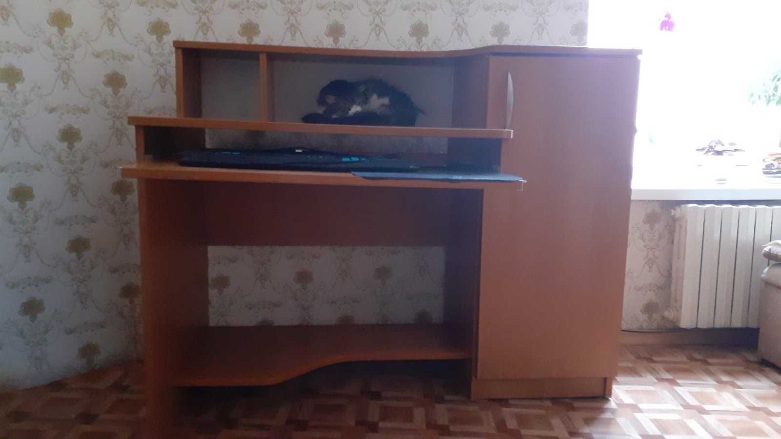 Продам письмовий стіл