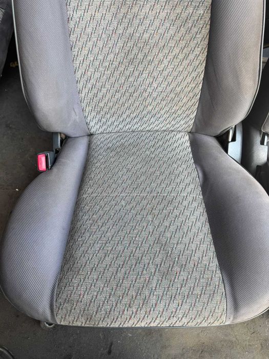 Bancos e forras Toyota Starlet como novos