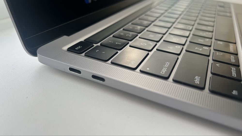 MacBook PRO 13 2020 16/512 touch bar