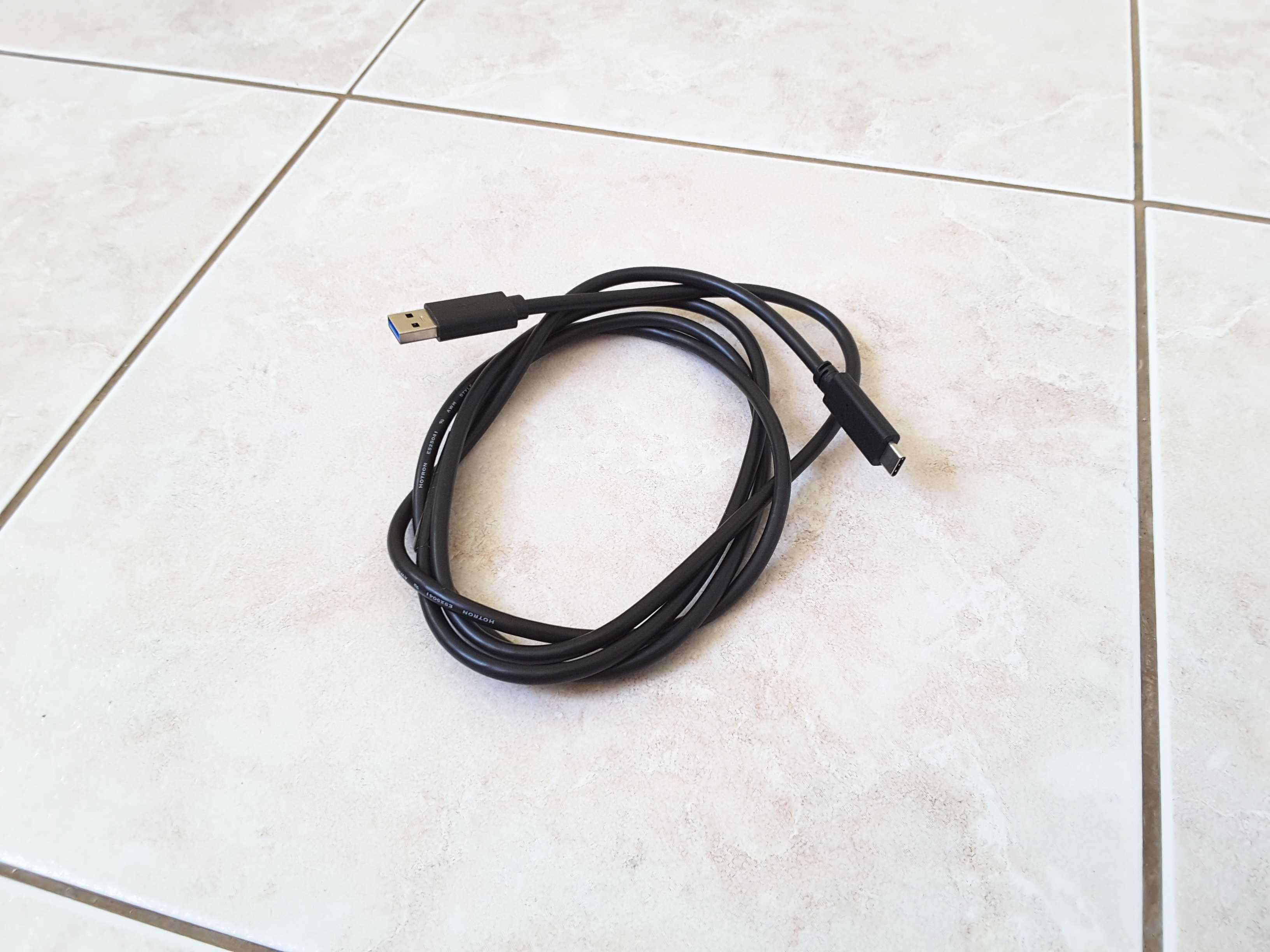 Kabel  USB C  do ładowania i przesyłu danych  długość 180 cm