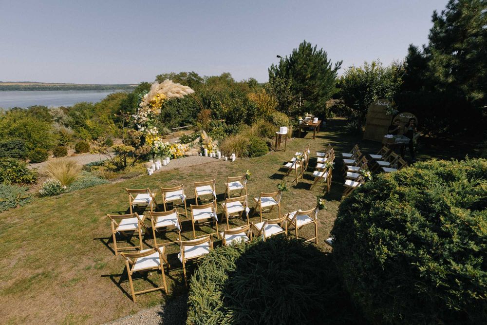 Прокат, аренда стульев, столов, шатров