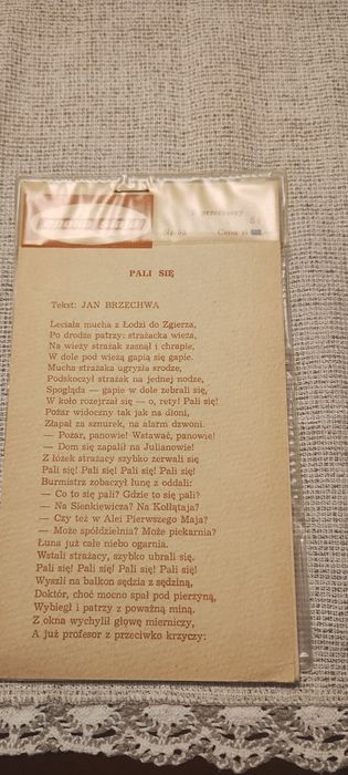 Ślady do rzutnika PRL z bajką