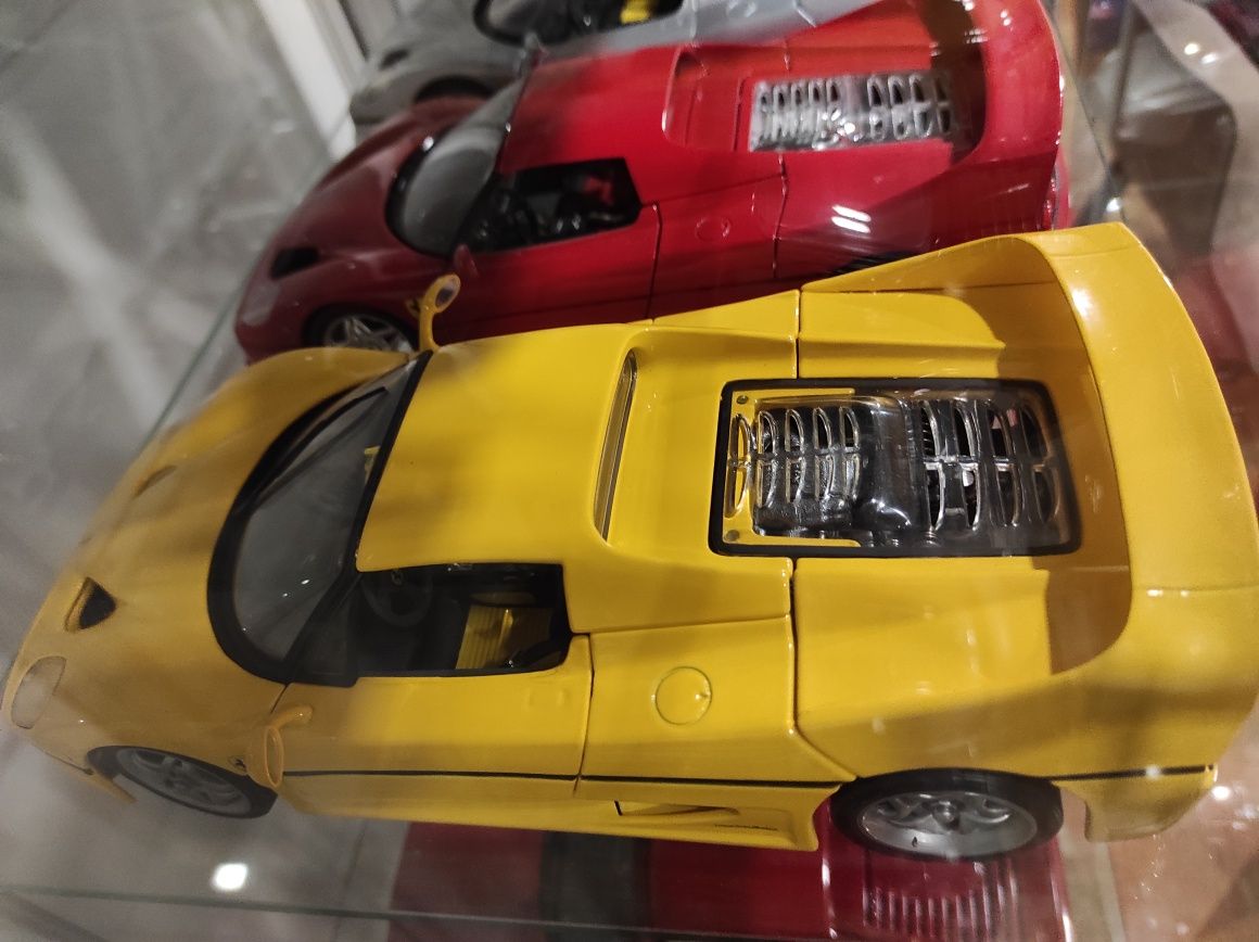 1:18 Ferrari F50 hotwheels cinza e amarelo