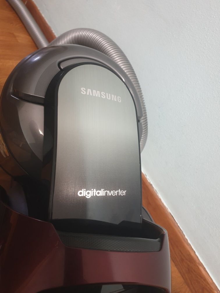 Продам пилосос Samsung VC07F80HDDF/EG