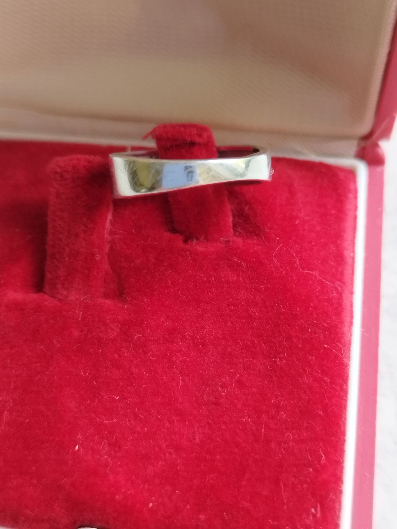 Srebrny pierścionek 925 z cyrkoniami mały rozmiar