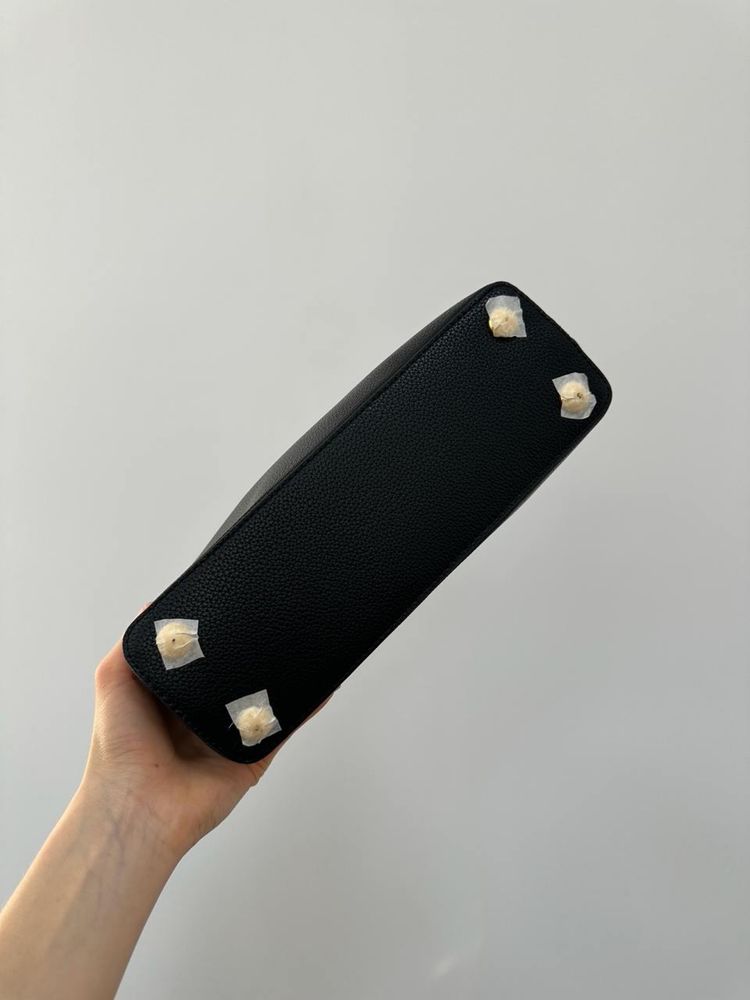 Torebka Louis Vuitton Capucines Black/Gold