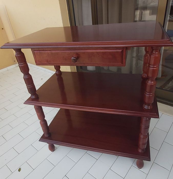 Móvel madeira mogno