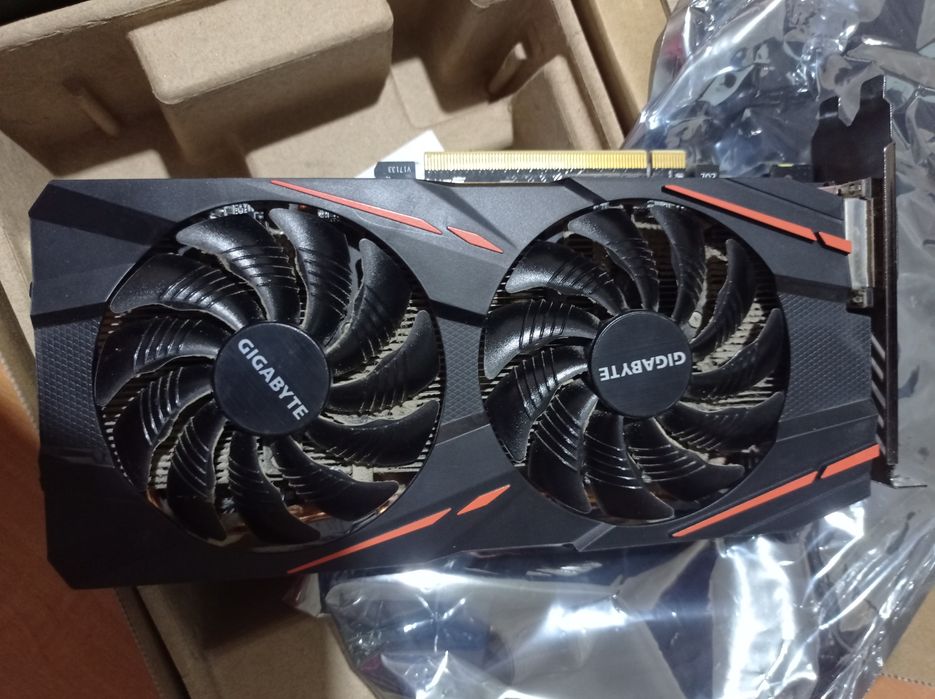 Відеокарта AMD RX -570 4Гб