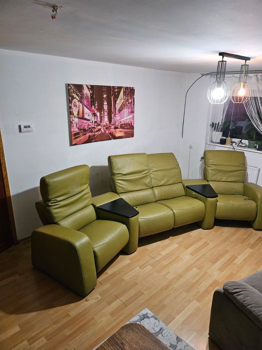 Kanapa Atrdeco oliwkowa skóra Eco z Niemiec  funkcja komfort  .
