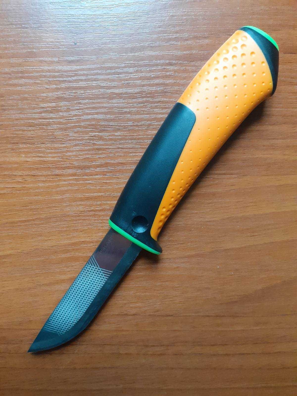 ніж для важких робіт з точилкою Fiskars