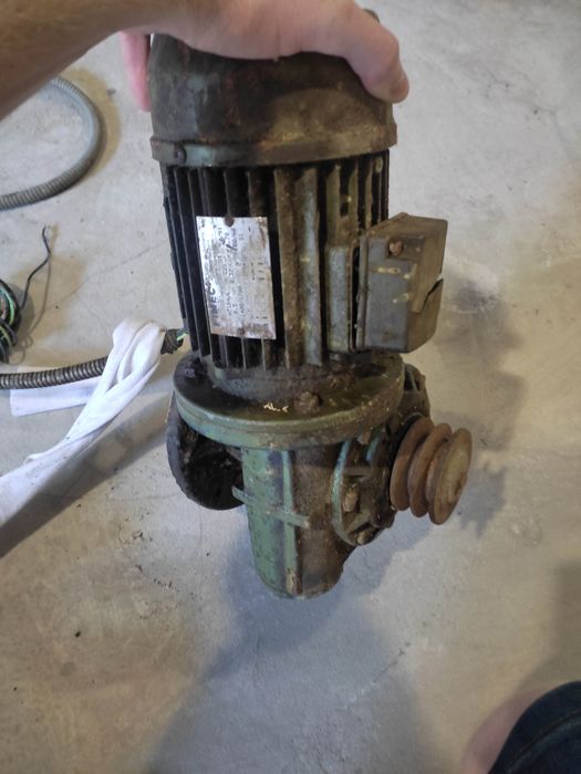 Електродвигун із редуктором електодвигатель