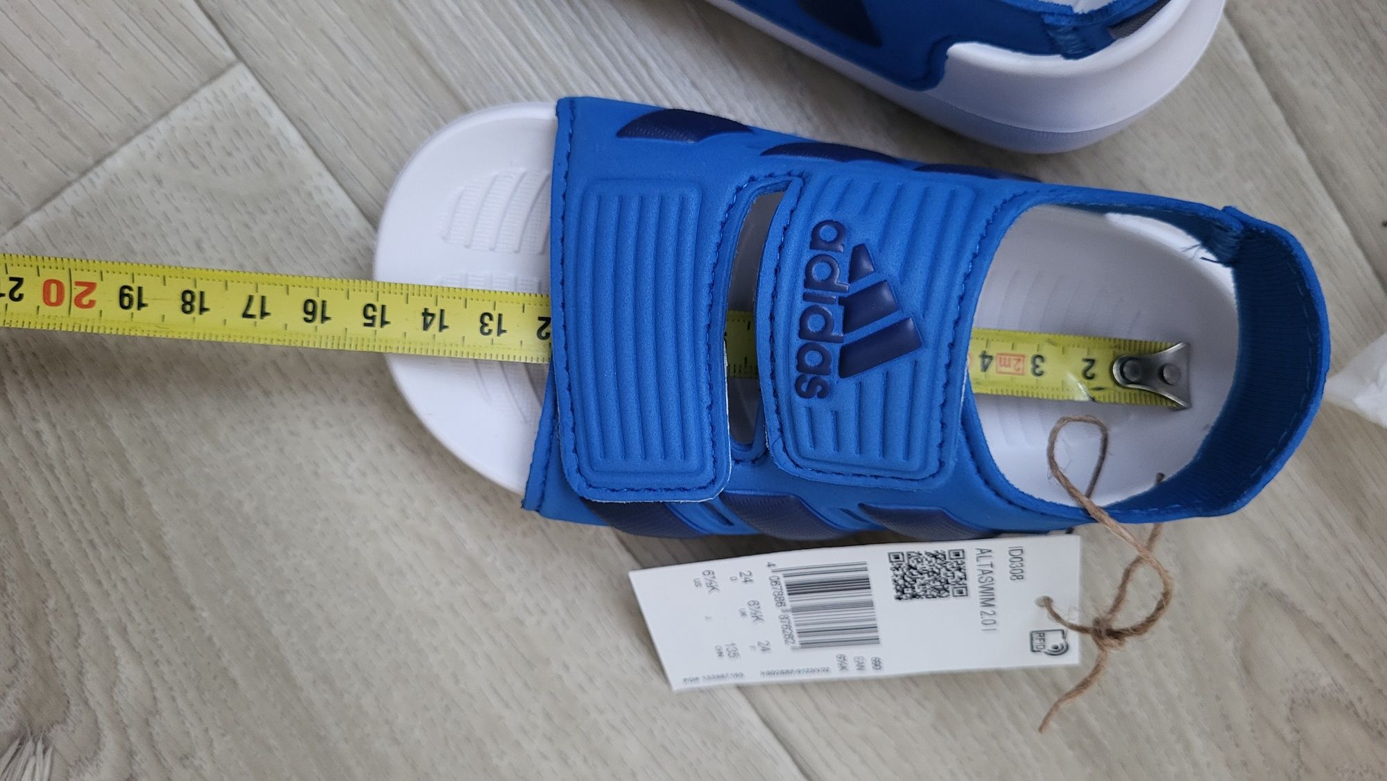 Нові сандалі adidas 31 та 24 розмір