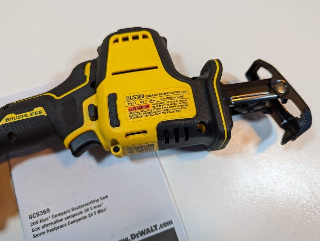 DeWALT DCS369 ATOMIC 18/20V Безщіткова шабельна сабельна пила