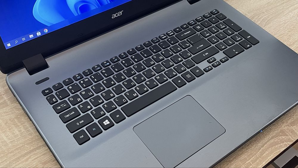 Ноутбук Acer Aspire E5-731 / 17,3" / 8 GB RAM / SSD / 3 год. акб