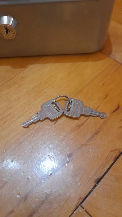 Metalowa kaseta,sejf i skarbonka.