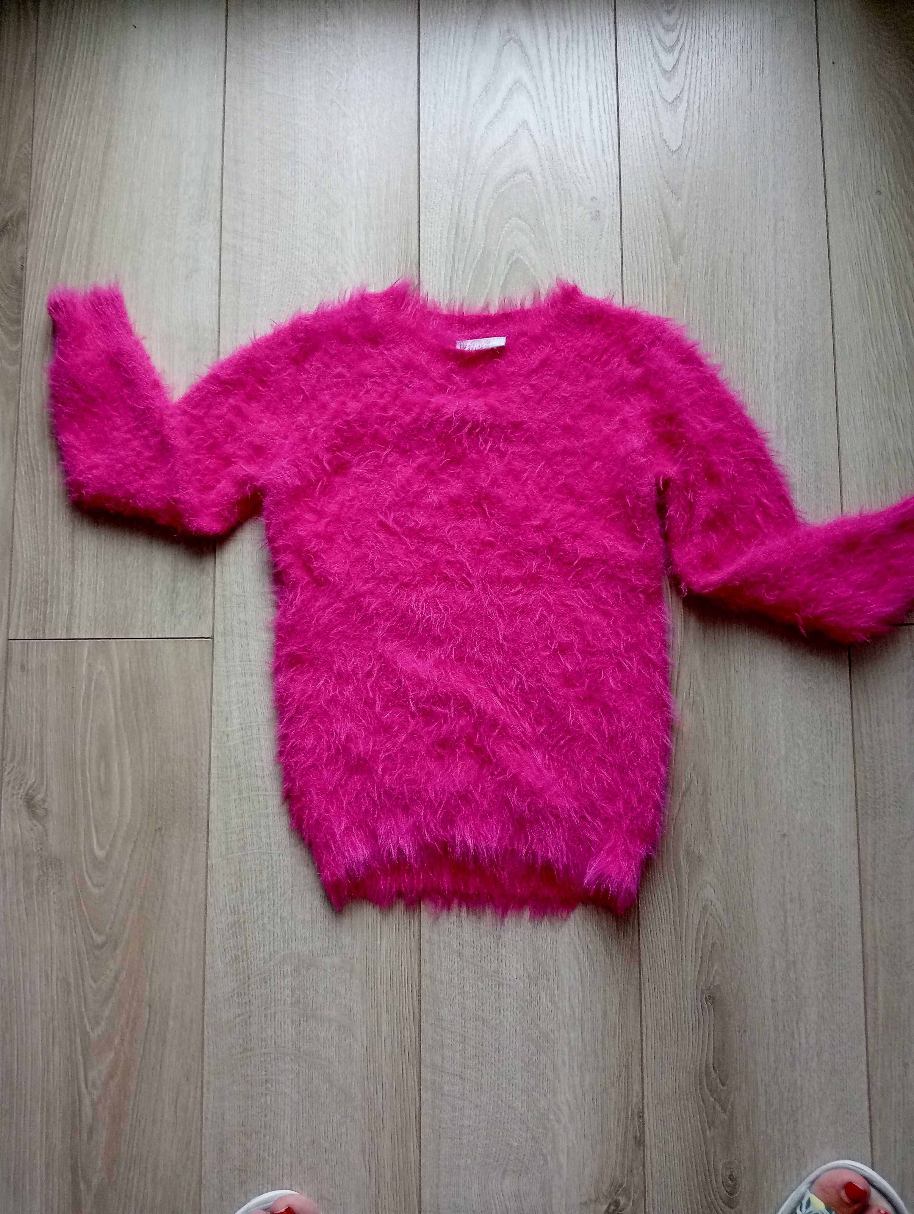 Mięciutki sweterek dla dziewczynki na 5 lat / 110 cm różowy