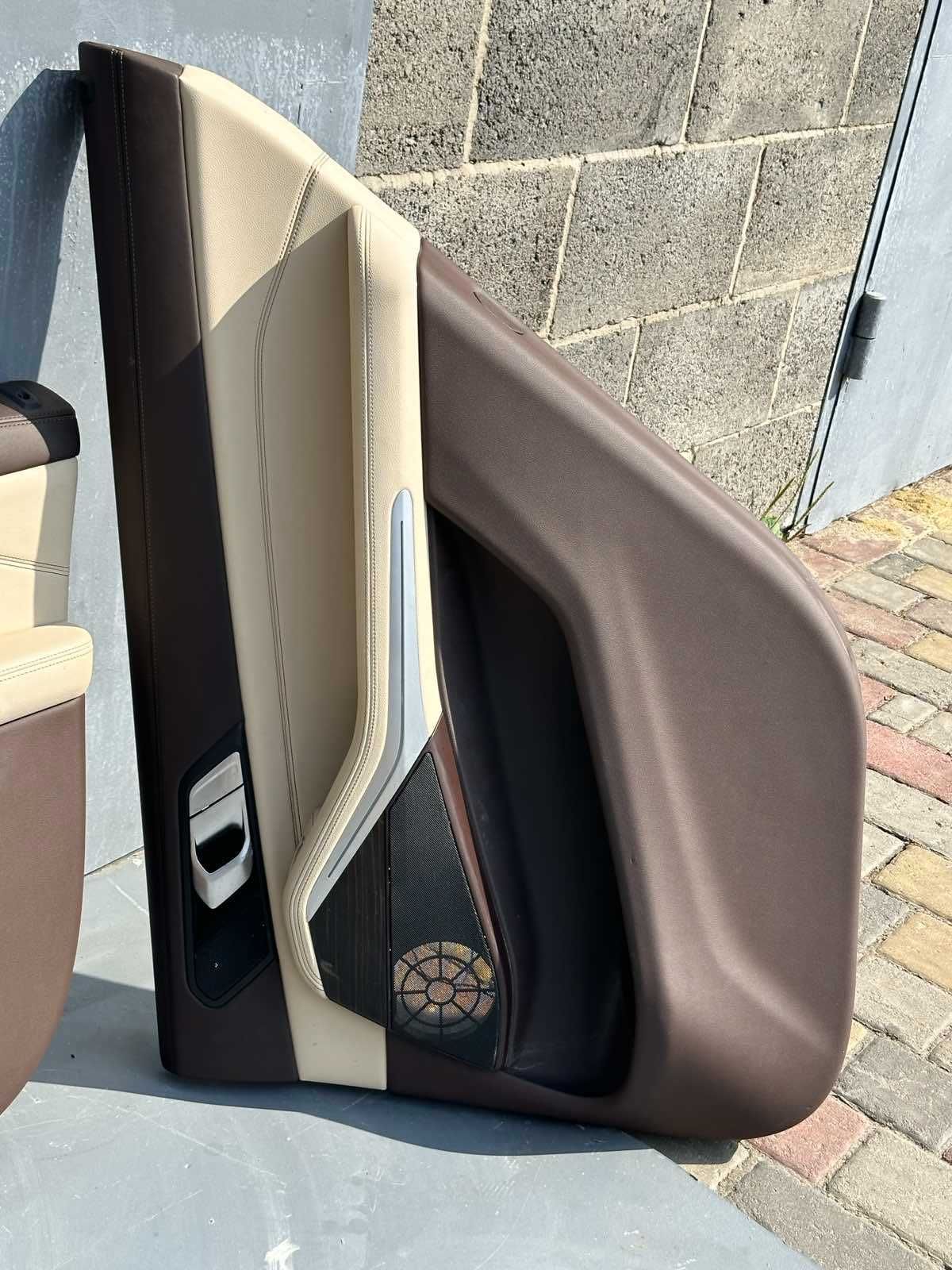 BMW X7 G07 Обшивка Карта дверная В наличии