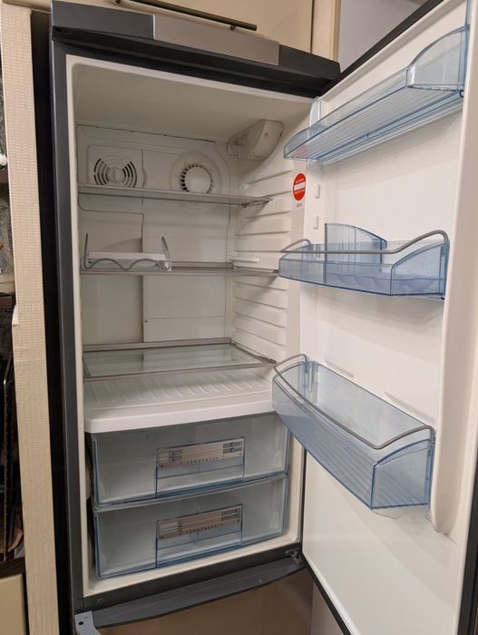 Холодильник АЕG .