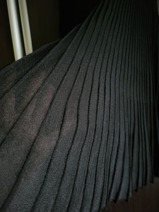 Продаю жіночу спідницю пліссе Massіmo Dutti р.XS