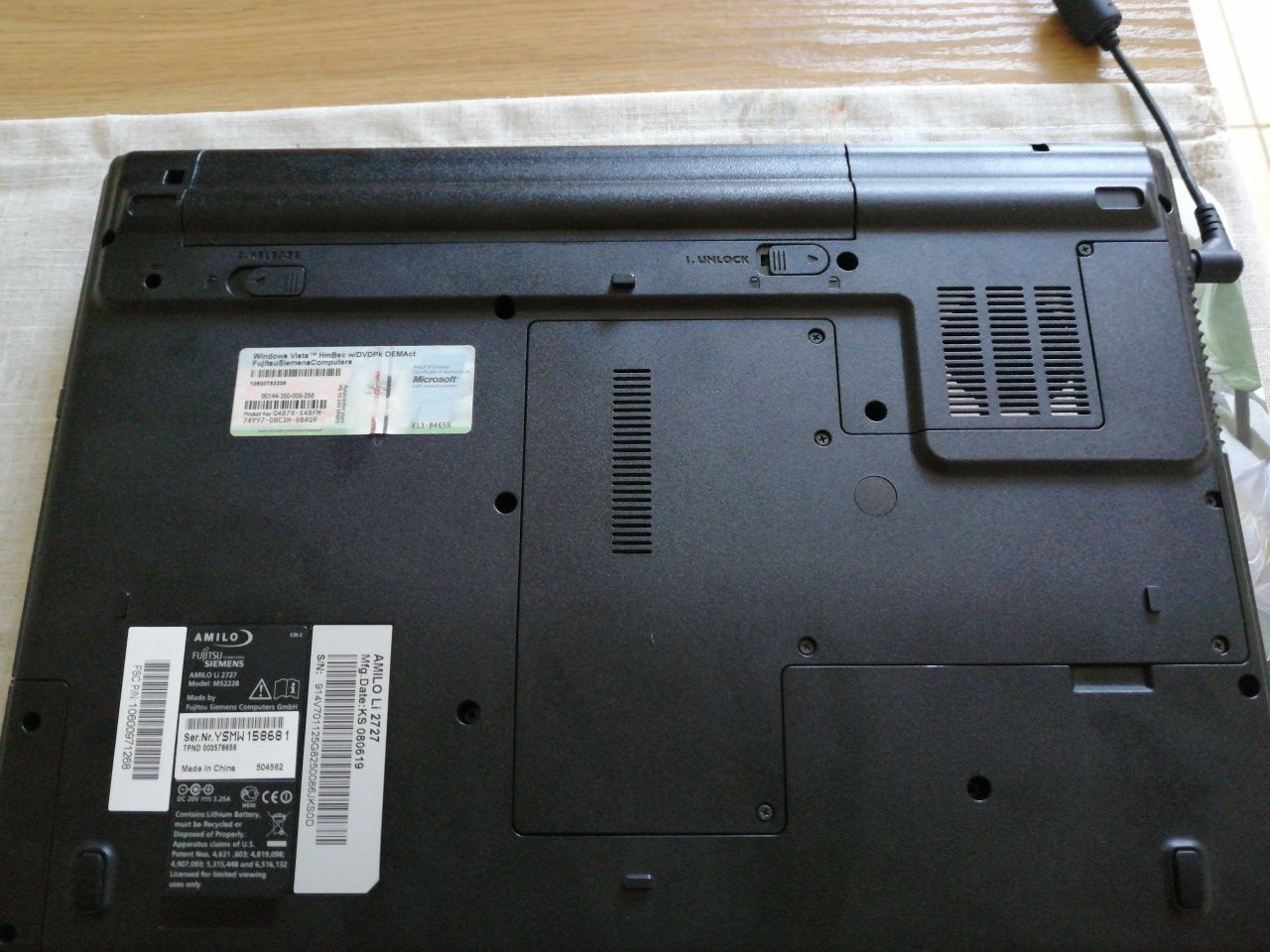 Zadbany Laptop Fujitsu Siemens Amilo Li 2727. Model MS 2228.