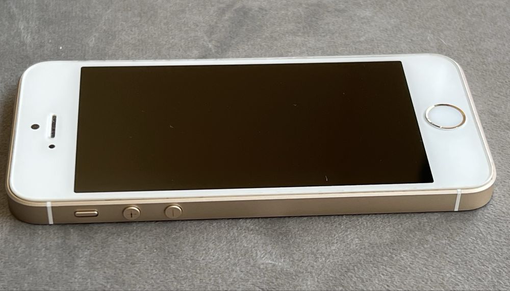 iPhone SE (model A1723) - używany, dobry stan, gwarancja satysfakcji!