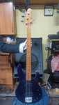Бас гитара Music Man Sabre.