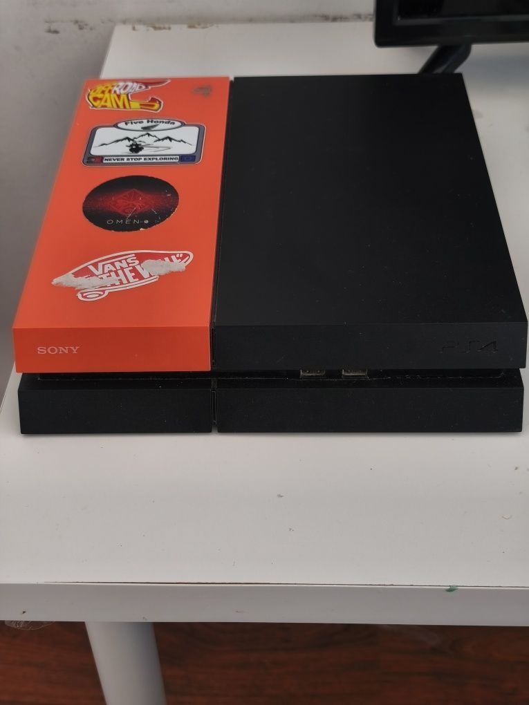 Vendo PS 4  em bom estado