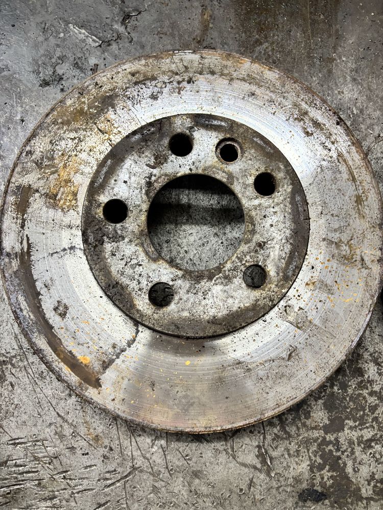 Tarcze hamulcowe przód przednie Ford Galaxy MK2 rok 2003 diesel 1.9tdi