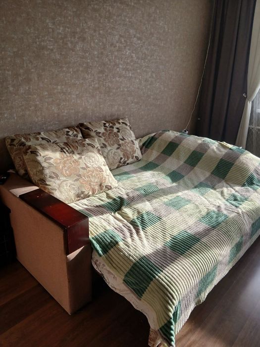 Продам диван-книжка  в нормальному стані