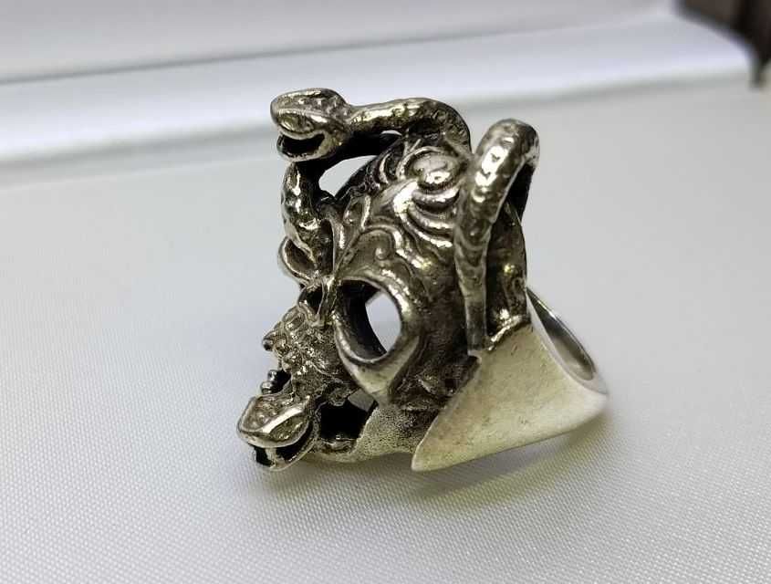 Srebrny sygnet - czaszka z wężami - próba 800 - nr 026