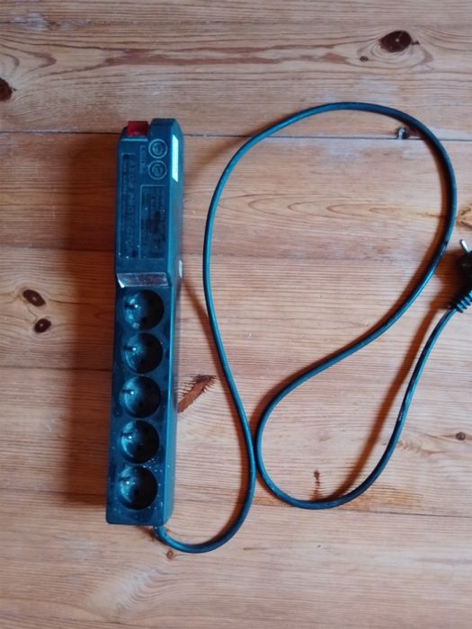 Listwa Axon z wyłącznikiem 5 gniazdek