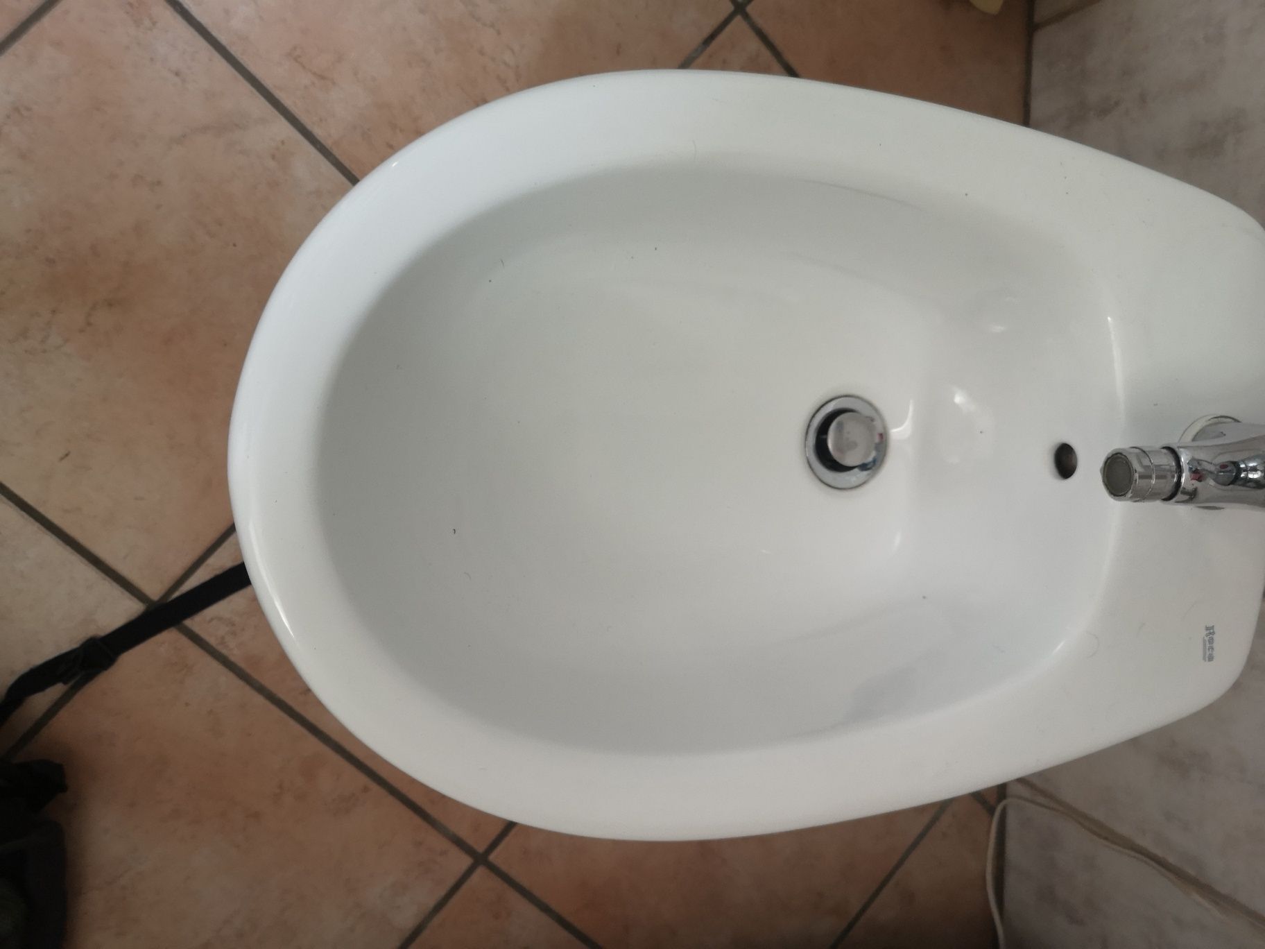 Bidet wolnostojący z baterią Roca