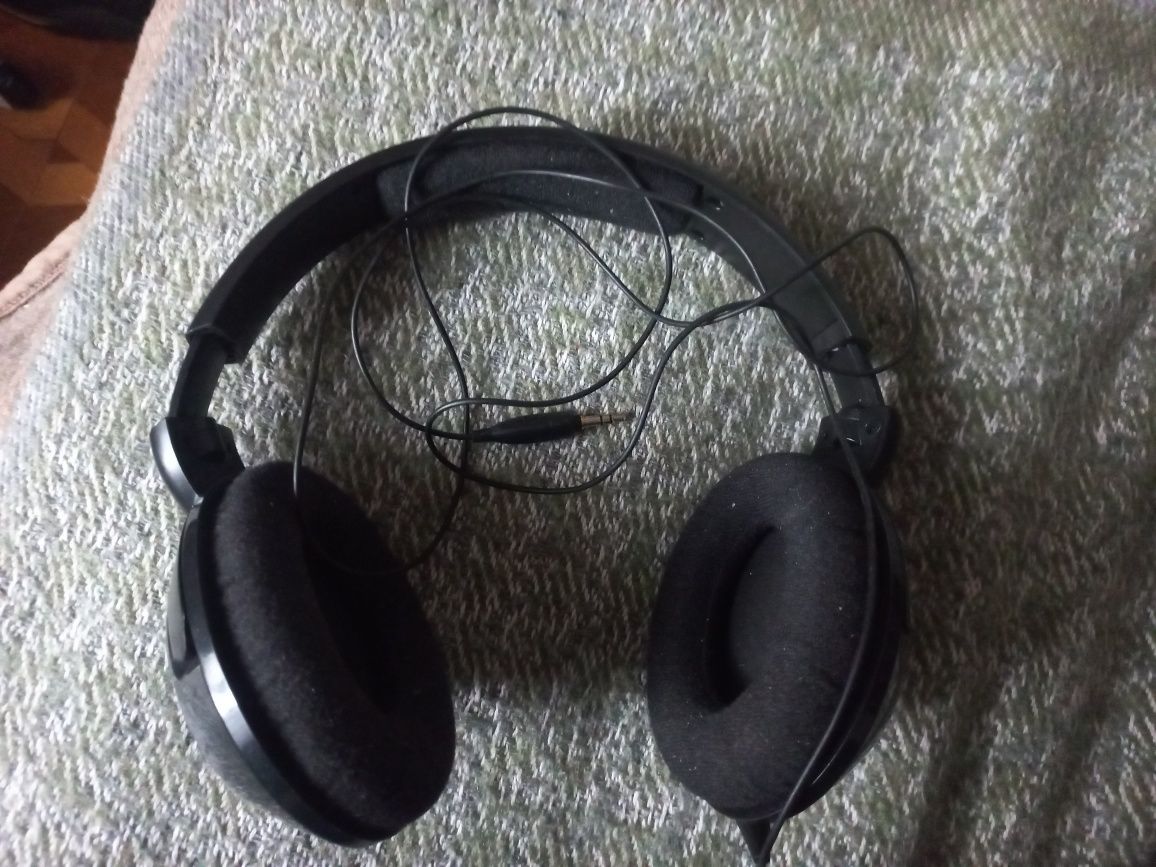 Наушники Sennheiser HD 418 закрытые.