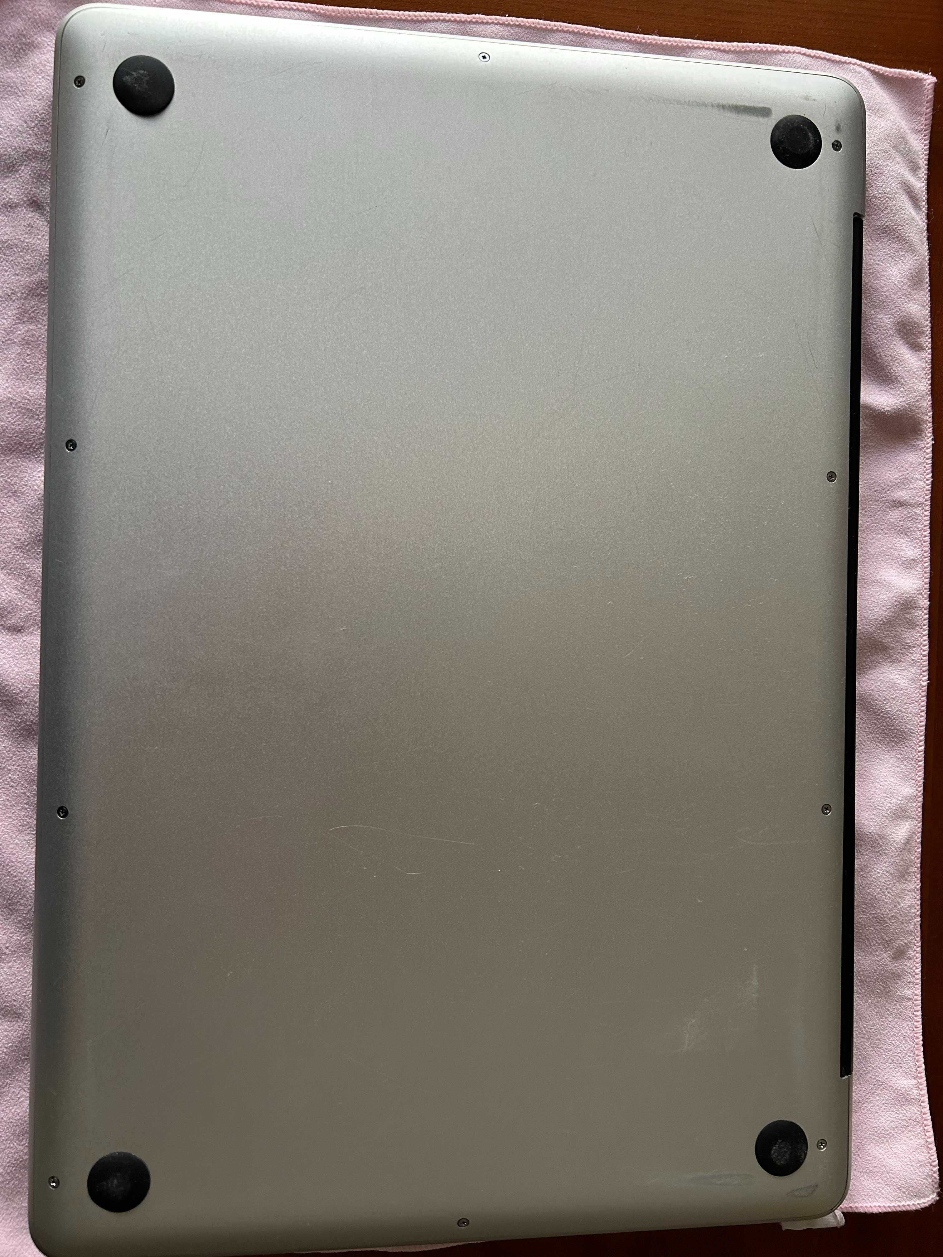 Macbook Pro 2009 C2D 4GB Mem 250GB HDD