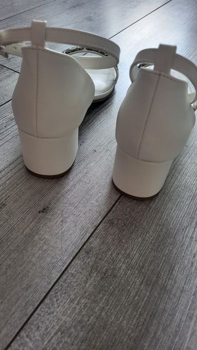 Sandałki ślubne białe