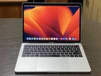 Ноутбук Apple MacBook Pro 2017 року 256GB SSD.