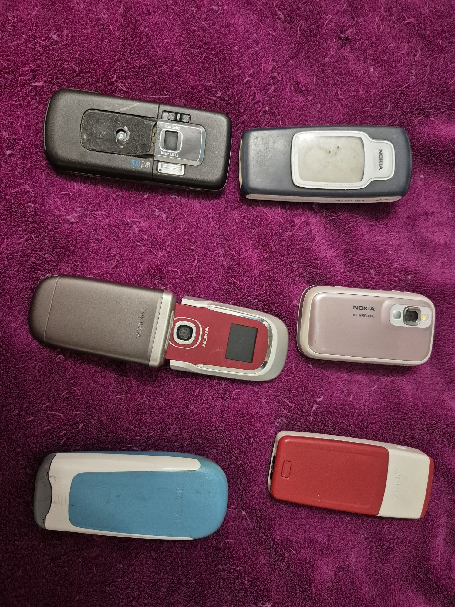 Kolekcja telefonów Nokia dla kolekcjonera.