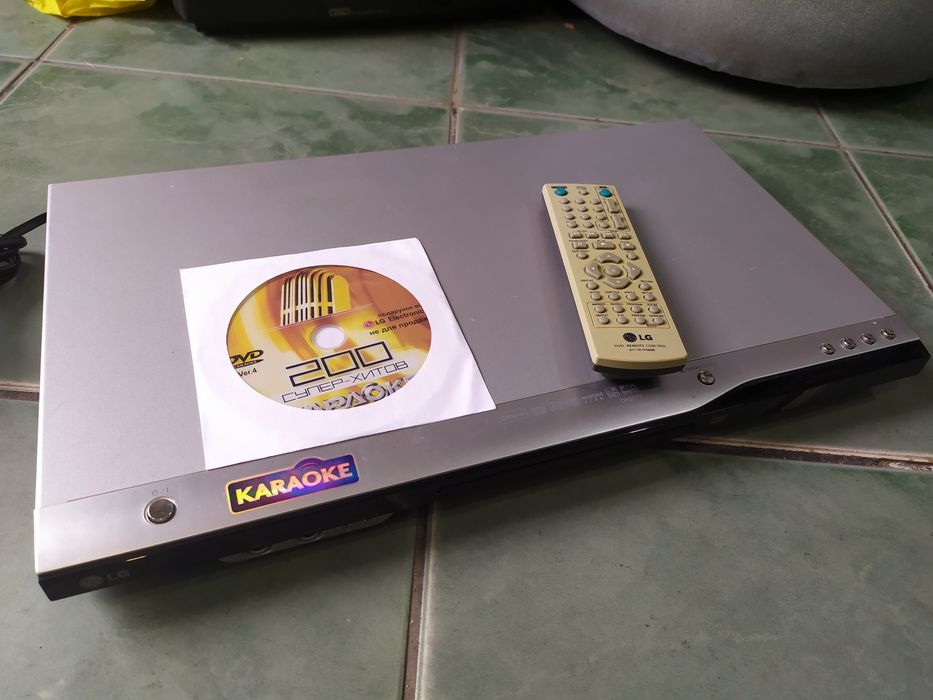 DVD LG DK677X караоке с диском и пультом.