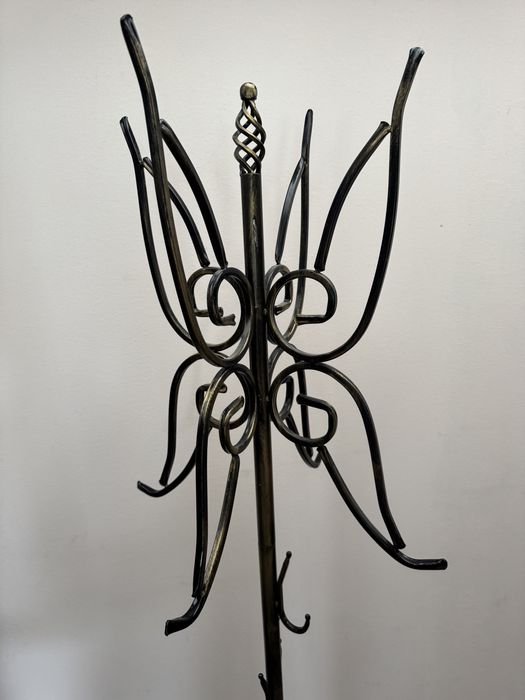 Wieszak na ubrania ze stojakiem na parasole