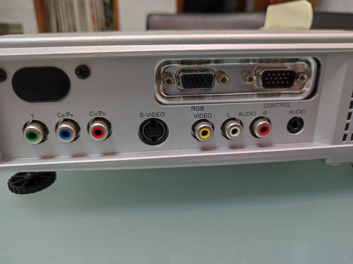 Projector Hitachi CP-X275
