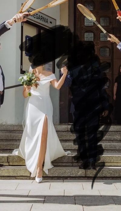 Elegancka suknia slubna bez ramiaczek