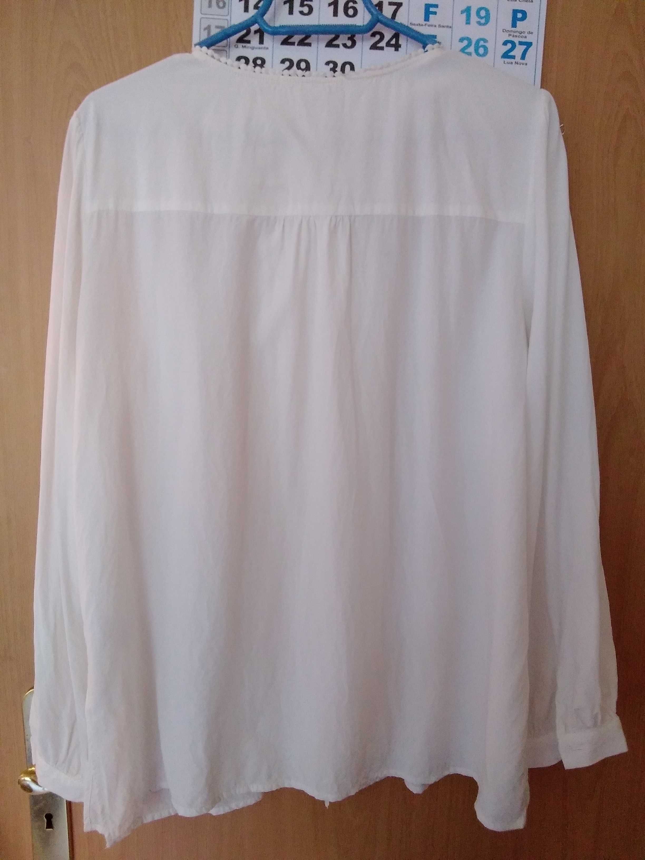 Blusa branca tamanho XL, medidas nas fotos