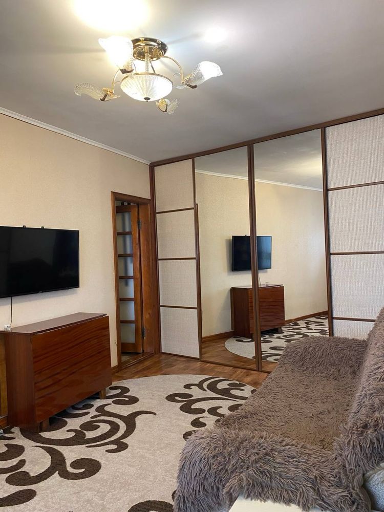 Продам 3-кімнатну квартиру з меблями та технікою!