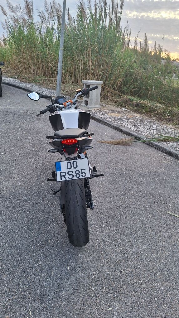 Ktm Duke 390 de 2016 muito estimada.